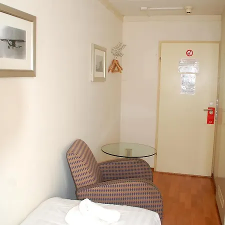 Budget Hostel Bargain Toko