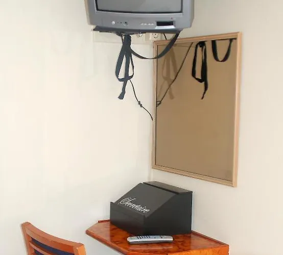 Budget Hostel Bargain Toko *