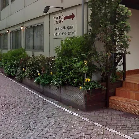 Budget Hostel Bargain Toko