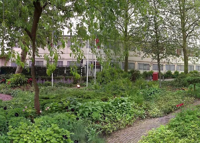 Budget Hostel Bargain Toko *