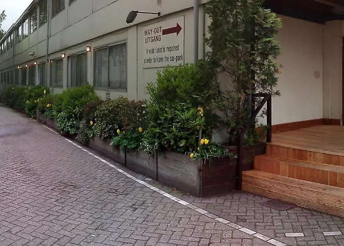 Budget Hostel Bargain Toko