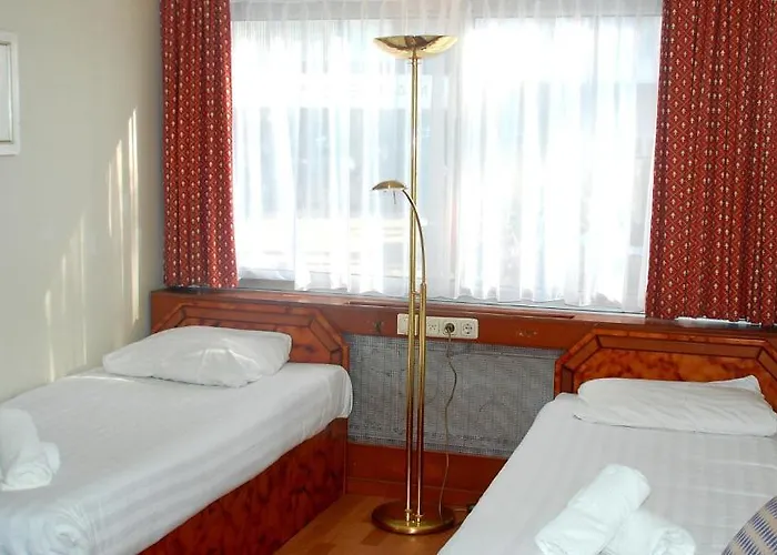 Budget Hostel Bargain Toko Hostel