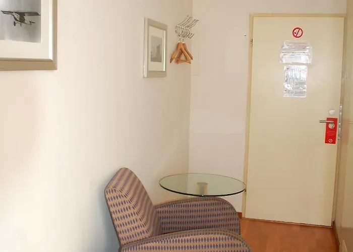 Budget Hostel Bargain Toko