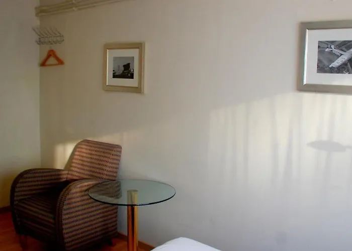 Hostel Budget Hostel Bargain Toko