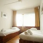 Budget Hostel Bargain Toko Hostel